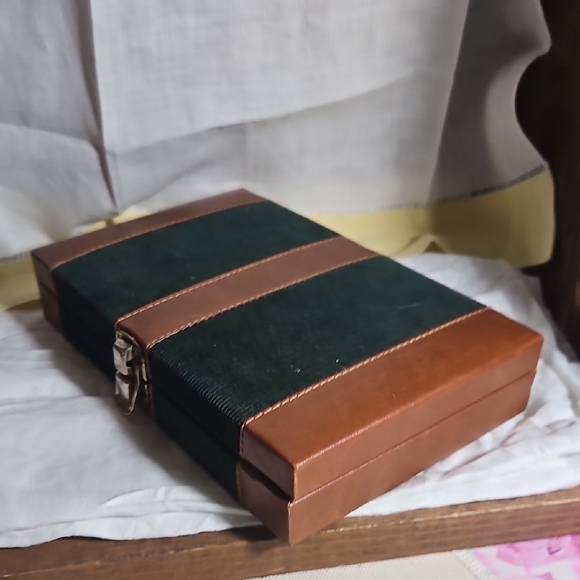 Classic Domino Set with Cream Tiles in Brown and Green Case - Picture 7 of 7